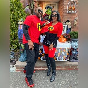 Woman’s incredibles Halloween costume size small